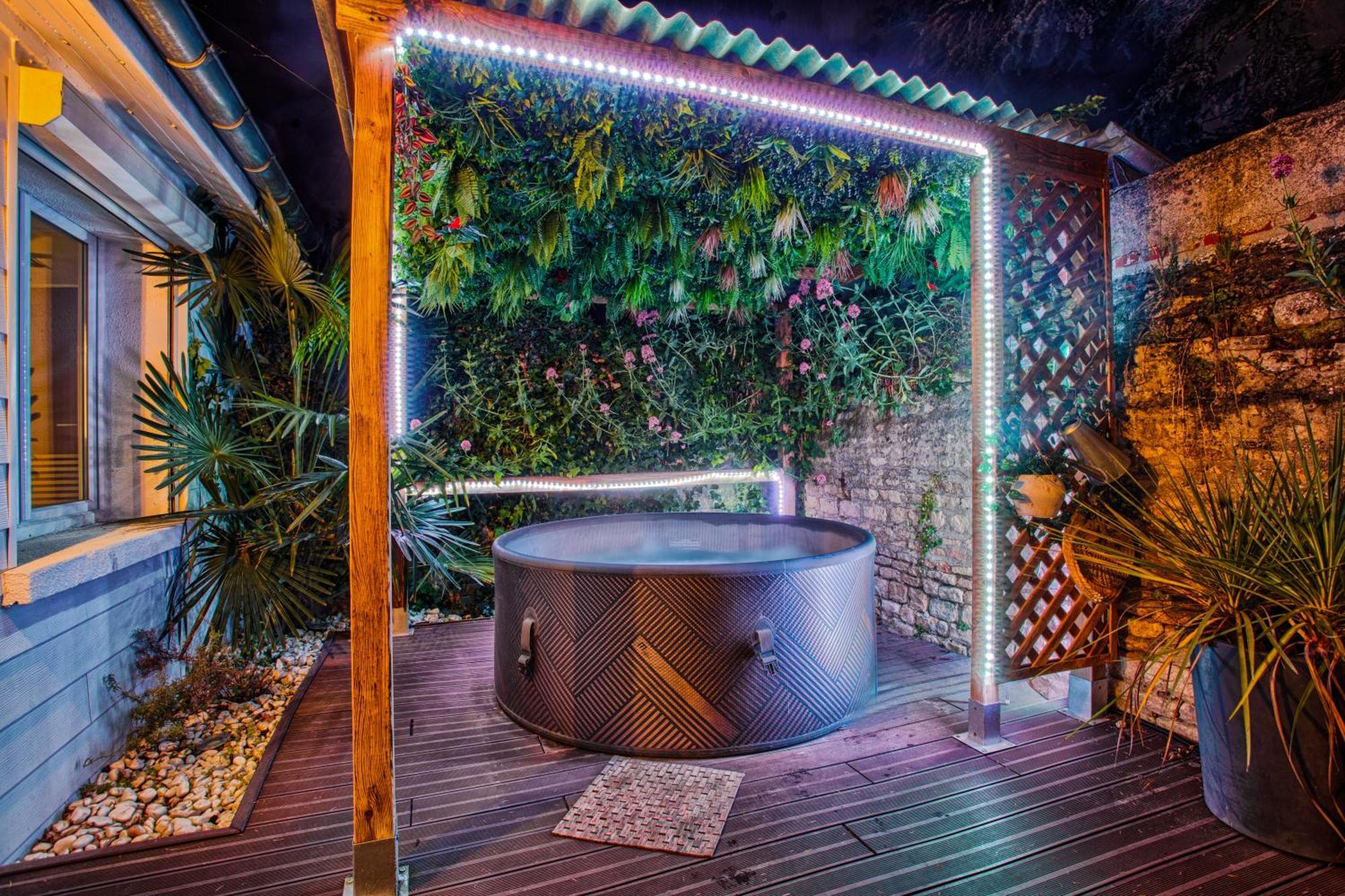 Appartement Fraichement Renovee - Jacuzzi Au Coeur De Caen Eksteriør bilde